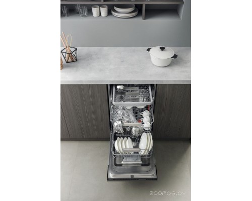 Посудомоечная машина Hotpoint-Ariston HSIP 4O21 WFE
