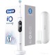 Электрическая зубная щетка Oral-B iO 7 (белый)