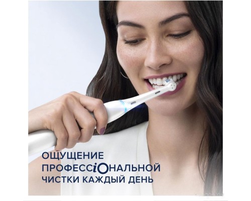 Электрическая зубная щетка Oral-B iO 7 (белый)