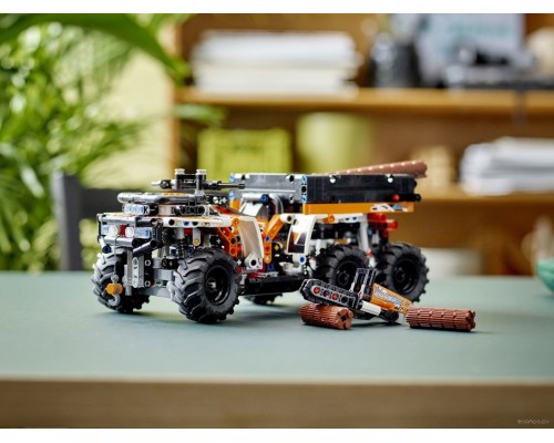 Конструктор Lego Technic 42139 Внедорожный грузовик